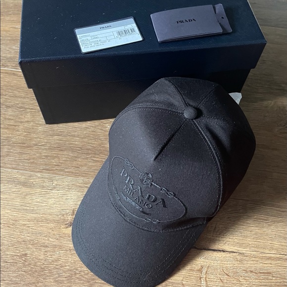 PRADA-AUTHENTIC (NWT) All Black Large Baseball Cap - Picture 16 of 16